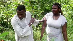 Afrykańska laska dostaje swoją dużą dupę wyruchaną przez chłopaka