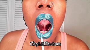 Siyah amatörlerin dolgun dudaklarının ağzınızı sulayacak bir gösterisine hazır olun!