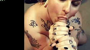 Tetovaná kočka Ash VonBlack dává smyslný orální sex velkému penisu