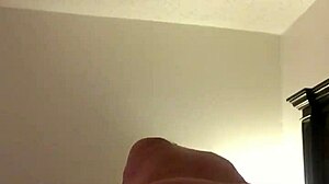 Ex-vriendin deelt solo masturbatie video