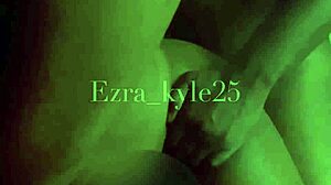 健美运动员Ezra Kyle在浴室里被娘娘腔的女郎肛交