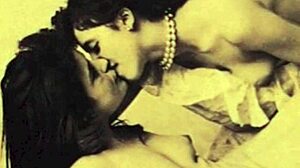Viktoriansk gentleman delar sina sexuella äventyr med en hårig mormor