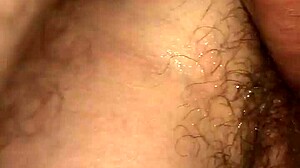 Moglie pelosa fa la maiala in un video hot
