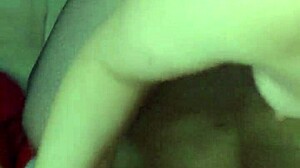 Amatørpar deepthroat blowjob med kvælning og spyt