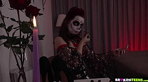 Luna Hazes erotický halloweenský kostým vede k intenzivní anální akci