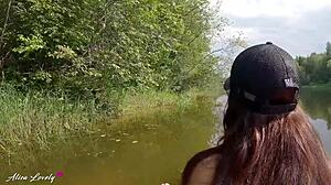 Amatőr párok szabadtéri kalandja vad folyóparti szexbe fordul át