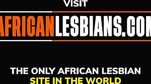 两个黑人女人在户外沉迷于女同性恋性爱,互相舔对方的生殖器